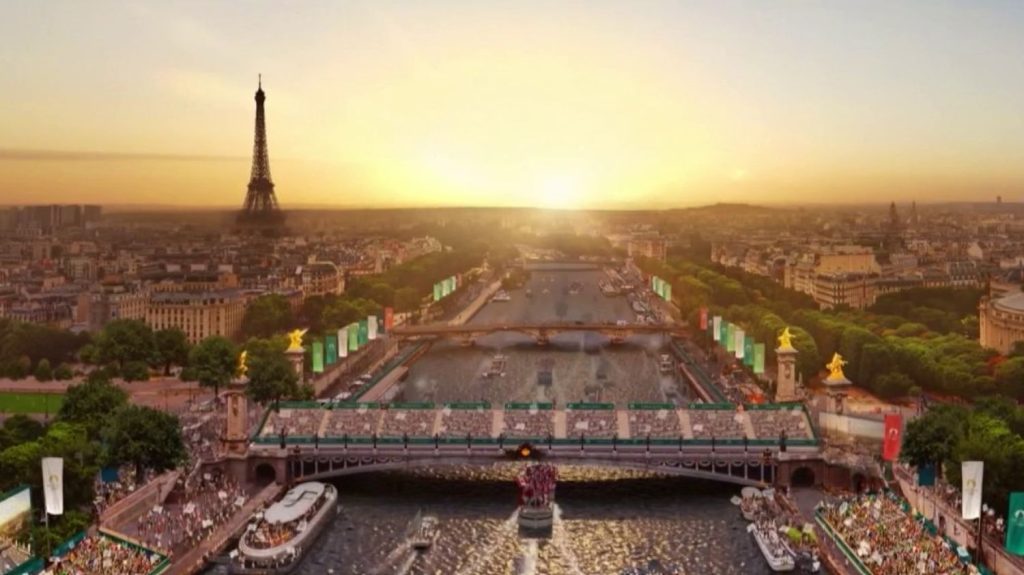 Paris 2024 : 326 000 spectateurs assisteront à la cérémonie d'ouverture
Le 26 juillet, 326 000 personnes assisteront au défilé sur la Seine. La surveillance de la cérémonie d'ouverture des Jeux olympiques de Paris 2024 sera drastique sur terre, sur l'eau et dans les airs.