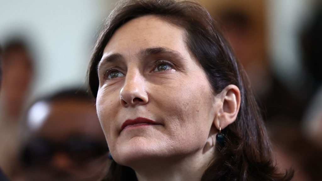 Aya Nakamura, baignade dans la Seine et Paris 2024... Amélie Oudéa-Castéra fait le point à quatre mois des Jeux olympiques et paralympiques
La ministre des Sports et des Jeux olympiques et paralympiques assure notamment que "tout sera prêt" pour les Jeux concernant la circulation et les transports en commun.