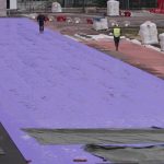 Paris 2024 : les secrets de fabrication de la piste d'athlétisme violette
La piste d'athlétisme sera posée au mois d'avril 2024 au Stade de France (Seine-Saint-Denis). Le rouge brique de la piste a été abandonné au profit du violet. Explications.
