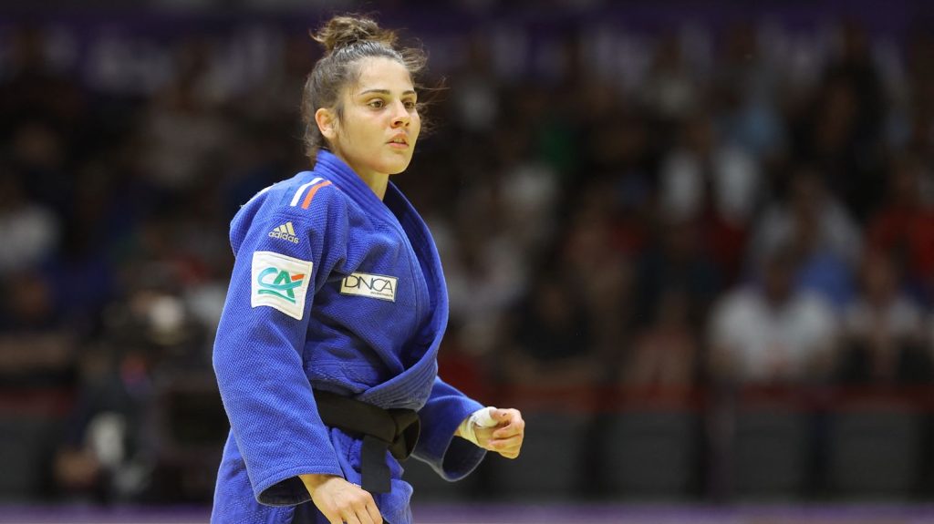 Vidéo
Paris 2024 : le tuto pour tout comprendre au judo
La judokate française Blandine Pont illustre quelques mouvements du judo, présent dans le programme olympique des Jeux olympiques 2024.