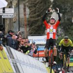 Paris-Nice 2024 : Mattias Skjelmose remporte la 6e étape, Brandon McNulty deuxième et nouveau maillot jaune
Le Danois a remporté le sprint au nez et à la barbe de l'Américain, qui se console en endossant de nouveau le maillot jaune à deux jours de l'arrivée.