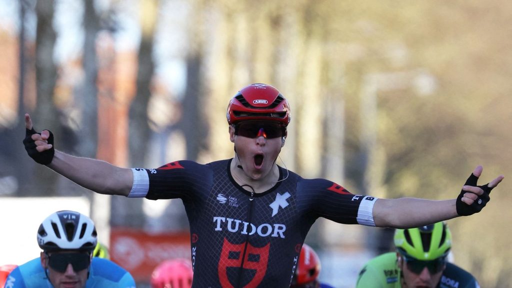 Paris-Nice 2024 : le Néerlandais Arvid de Kleijn remporte la deuxième étape, Laurence Pithie s'empare du maillot jaune
Le sprinteur de la Tudor Pro Cycling Team a été le plus rapide au sprint à Montargis lundi, à l'issue d'une étape parcourue à un rythme peu élevé.