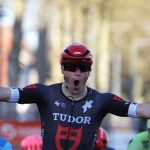 Paris-Nice 2024 : le Néerlandais Arvid de Kleijn remporte la deuxième étape, Laurence Pithie s'empare du maillot jaune
Le sprinteur de la Tudor Pro Cycling Team a été le plus rapide au sprint à Montargis lundi, à l'issue d'une étape parcourue à un rythme peu élevé.