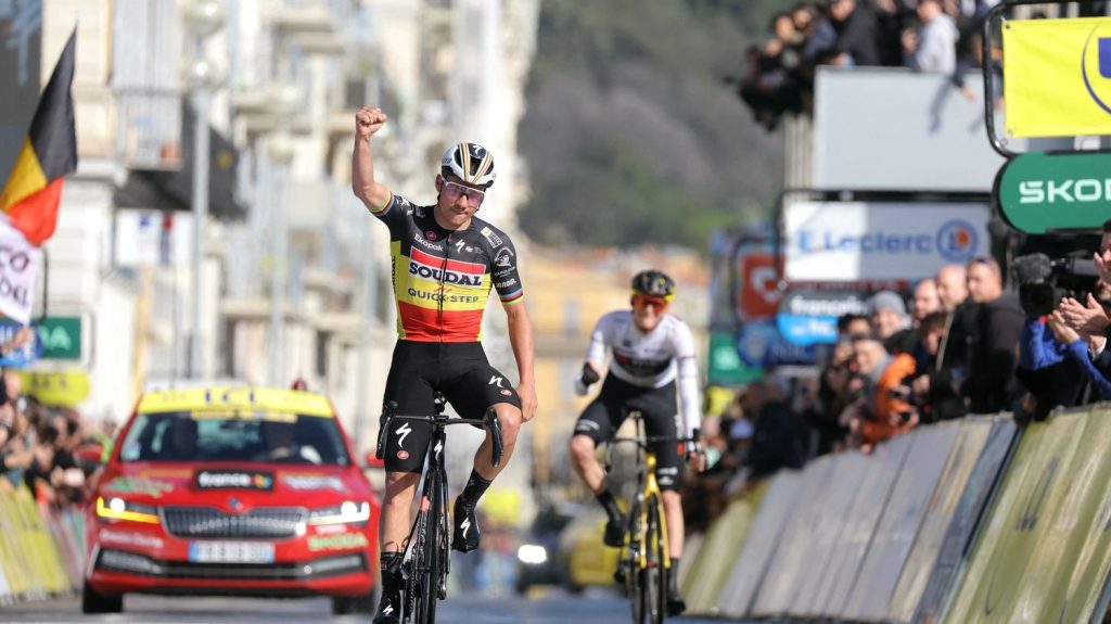 Vidéo
Paris-Nice 2024 : le résumé de la 8e étape, remportée par Remco Evenepoel devant Matteo Jorgenson, vainqueur du général
L'Américain a profité du gros travail du Belge, puis s'est accroché dans le final vers Nice, dimanche, pour s'adjuger à 24 ans sa première grande victoire.