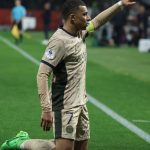 Montpellier-PSG : Paris en passe six, Mbappé s'offre un triplé... Revivez le match de la 26e journée de Ligue 1
Bousculé à la pause par les Héraultais, les Parisiens ont accéléré en seconde période grâce à Kylian Mbappé, auteur d'un triplé dimanche (2-6).