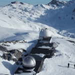 Parc naturel du Queyras : passer une nuit dans le plus haut observatoire de France
Le 13 Heures vous emmène au cœur du parc naturel du Queyras. Vendredi 8 mars, direction l'observatoire du Pic de Château-Renard, le plus haut de France, situé à presque 3 000 mètres d'altitude. Touristes et astronomes amateurs y sont accueillis par son gardien, Sébastien Brouillard.