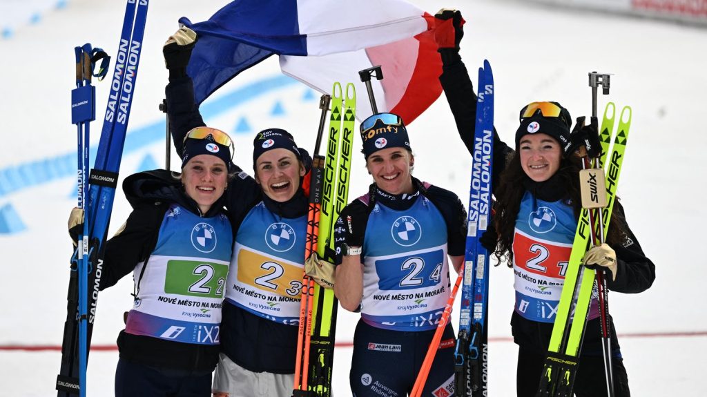 Biathlon : globe de la mass start, 26 podiums en Coupe du monde, trois Tricolores dans le top 5... Le bilan d'une saison historique pour les Françaises
Les biathlètes françaises ont conclu une saison exceptionnelle, dimanche à Canmore, au Canada, avec le petit globe de la spécialité pour Lou Jeanmonnot.