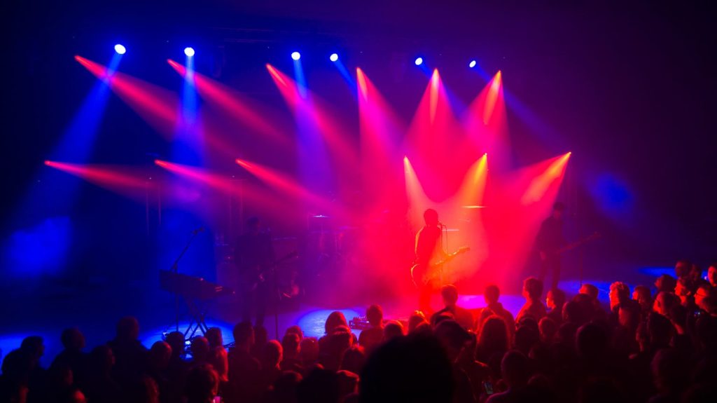 Reportage
"Tout semble génial mais on galère à payer les factures" : à Londres, les petites salles de concert subissent l'inflation
Les "Grassroot venues", petites salles de concert britanniques, sont victimes de l'inflation.