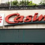 Casino : que compte faire la nouvelle équipe à la tête de l'enseigne de distribution ?
Le groupe Casino, très endetté va changer d'actionnaire mercredi. Un plan social est dans les tuyaux, ce qui inquiète les salariés.