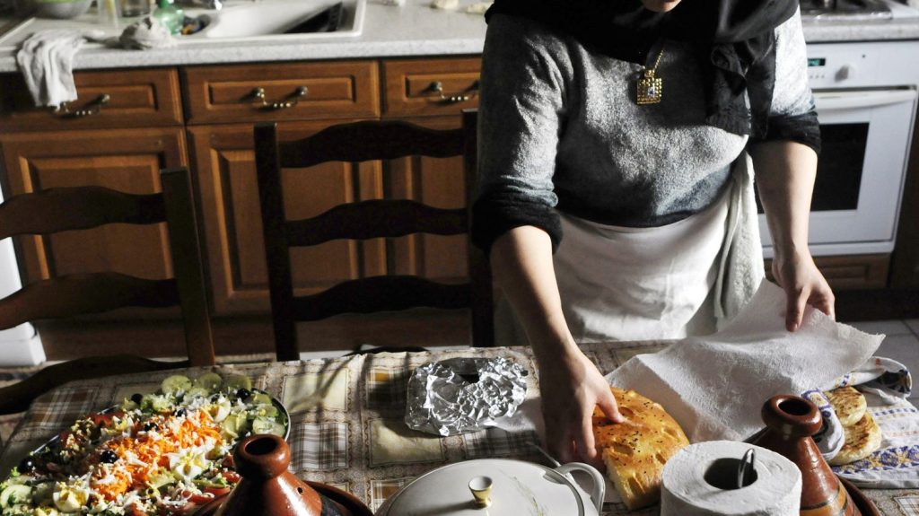 Le ramadan commence : bien se préparer et suivre quelques conseils
Le ramadan commence ce week-end. Une pratique religieuse qui nécessite, pour celles et ceux qui pratiquent le jeûne, de bien se préparer et de contrôler leur alimentation avec rigueur.