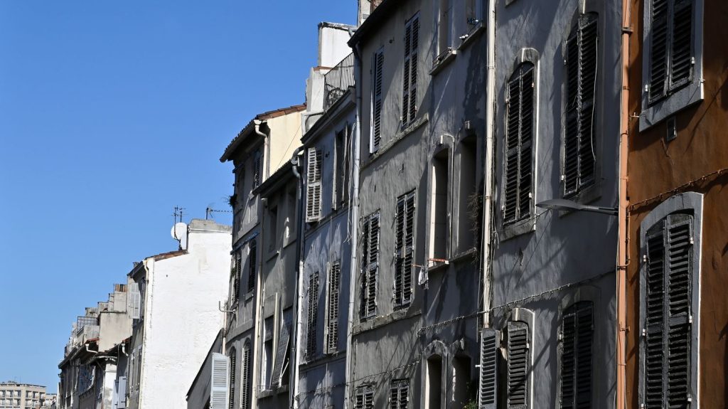 Effondrement d'immeubles rue d'Aubagne à Marseille : le parquet demande un procès pour homicides et blessures involontaires
Deux immeubles s'étaient effondrés en novembre 2018, provoquant la mort de huit personnes dans le quartier de Noailles.