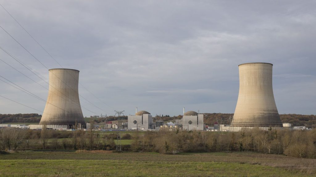 Dissuasion nucléaire : trois questions sur la relance de la filière de production de tritium en France
Le ministère des Armées a annoncé lundi une "collaboration" avec EDF pour produire avec le CEA du tritium, "un gaz rare indispensable aux armes de la dissuasion".