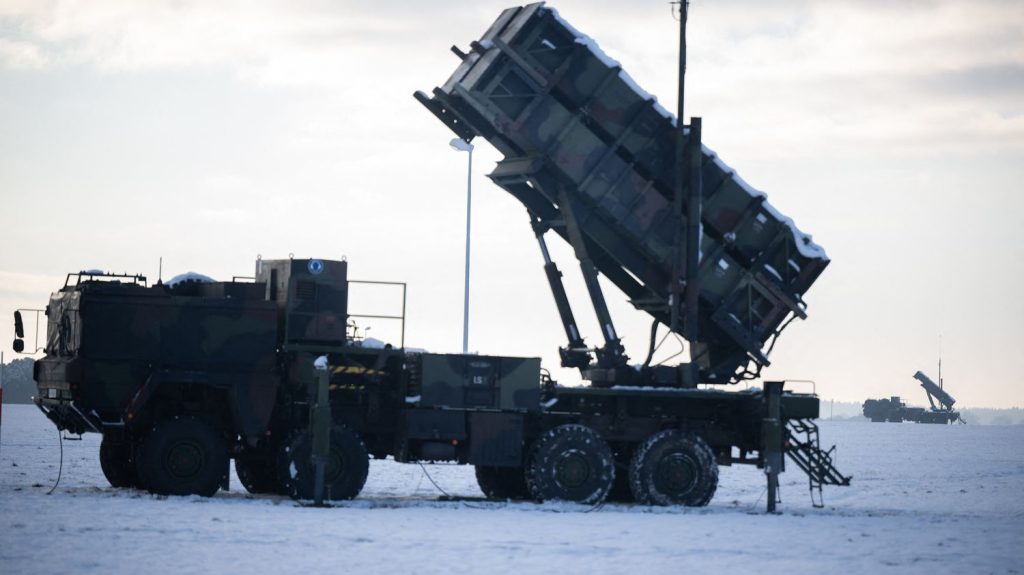 Sky Shield : le projet de bouclier antimissile européen, porté par l’Allemagne et critiqué par la France
L’Allemagne, à l'initiative de ce projet, a déjà rallié une vingtaine d'autres pays en Europe. Ce bouclier antimissile profitera des technologies américaines et israéliennes, notamment, mais n'aura aucun équipement de fabrication française.