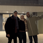 Vidéo
Avec Alexandra Lamy pour la promotion du film “La promesse verte”
Dans le thriller écologique “La promesse vert” réalisé par Edouard Bergeon, Alexandra Lamy interprète le rôle d’une mère qui se bat pour faire libérer son fils, Félix Moati, condamné à mort en Indonésie. Brut a suivi l’actrice pendant une journée de rencontre avec le public aux Sables-d’Olonne.