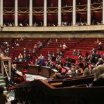 Violences sexuelles dans le sport : l'Assemblée nationale adopte définitivement une proposition de loi pour mieux protéger les enfants
Les présidents de club auront l'obligation de signaler aux services de l'État les comportements à risques des éducateurs, ou de toute personne en contact avec des mineurs, sous peine de sanctions.