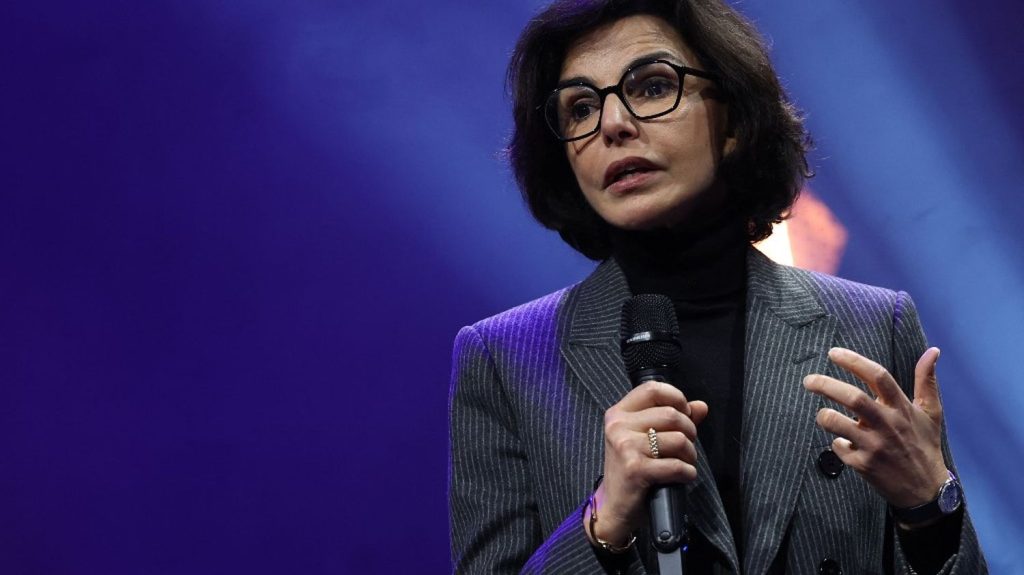 Aya Nakamura ciblée par l'extrême droite : la ministre de la Culture, Rachida Dati, met en garde contre tout "racisme"
"Attention aux prétextes pour s'attaquer à quelqu'un par pur racisme", a lancé la ministre lors d'une audition au Sénat, alors que la chanteuse, qui pourrait chanter aux Jeux Olympiques, est stigmatisée par l'extrême droite.