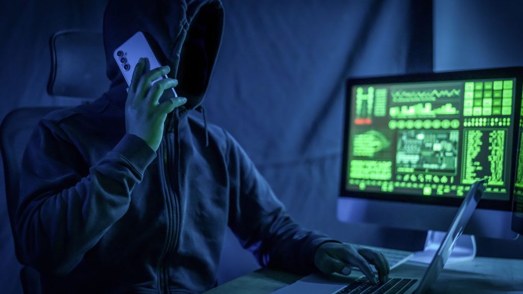 Cybersécurité : le gouvernement alerte sur la recrudescence de faux conseillers bancaires
Le nombre d’escroqueries ou de tentatives est en augmentation, selon la plateforme Cybermalveillance.gouv.fr, et la lutte contre ce phénomène est très difficile à mettre en place.
