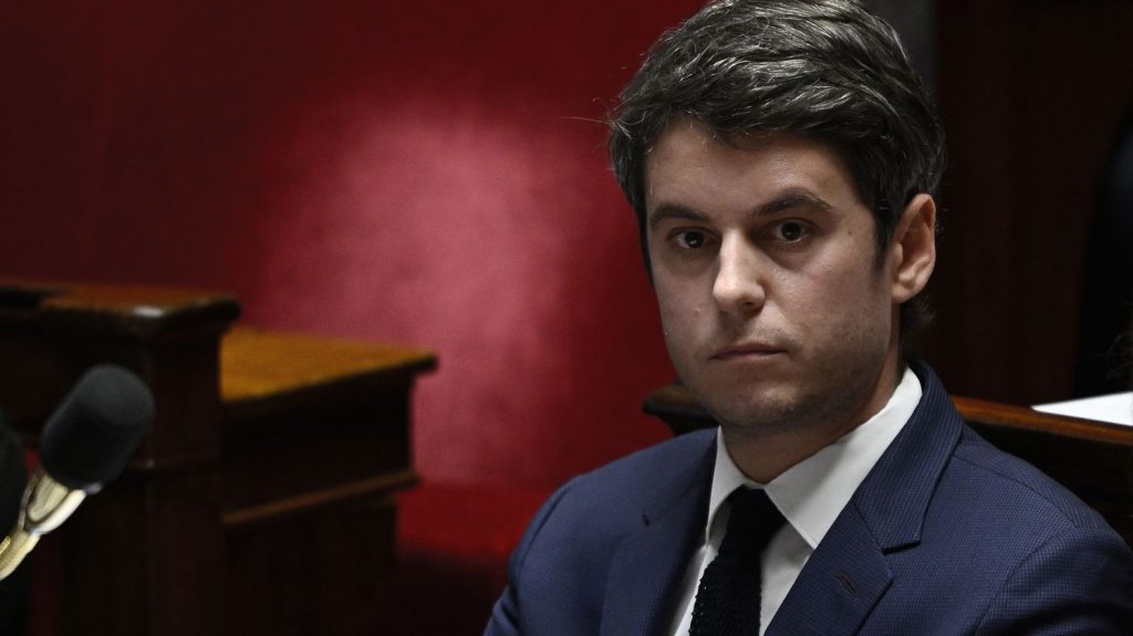 Assurance-chômage : "Le gouvernement n'est pas sur la bonne voie", selon un économiste
Le Premier ministre a fait part, mercredi soir, de sa volonté de réduire la durée d'indemnisation du chômage.