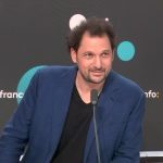 "Je suis le Père Noël" : Éric Antoine, relance "Le Juste prix" sur M6
M6 remet au goût du jour, du lundi au vendredi, l’émission culte des années 90, "Le juste prix".