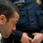 Football : la justice espagnole accepte la demande de remise en liberté de Dani Alves, condamné pour viol, contre une caution d'un million d'euros
L'ancien footballeur du Barça et du PSG a été condamné à quatre ans et demi de prison pour viol fin février.