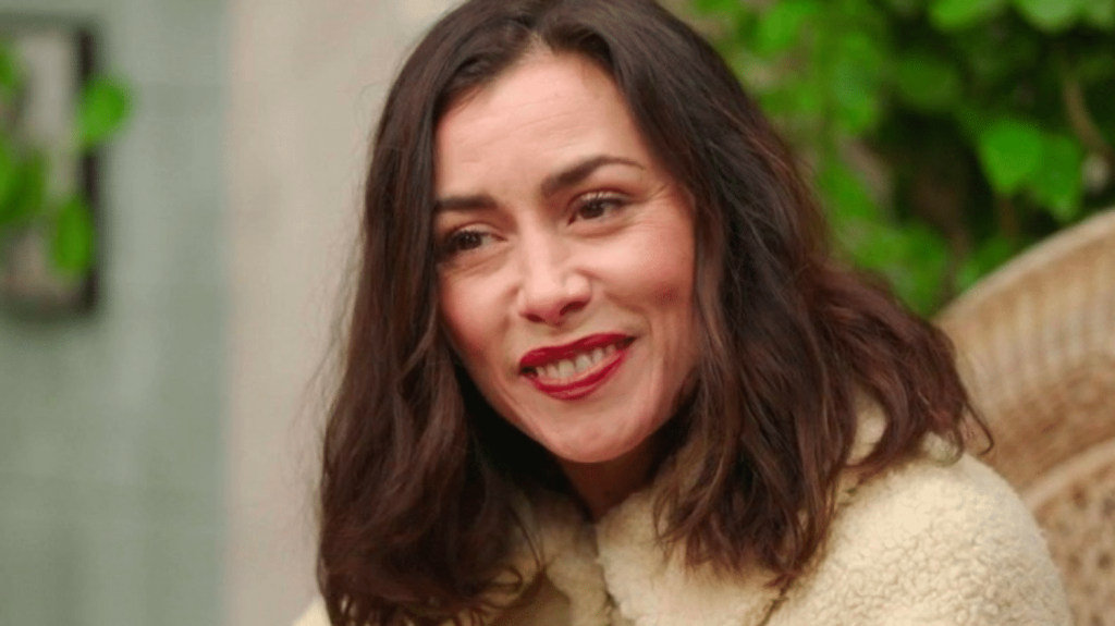 Musique : rencontre avec Olivia Ruiz à l’occasion de la sortie de son nouvel album, "La réplique"
La chanteuse Olivia Ruiz fait partie de la scène musicale française depuis bientôt 20 ans. Elle a reçu les équipes du 13 heures de France 2 dans son quartier, Montmartre, à Paris, à l’occasion de la sortie de son nouvel album, "La réplique".