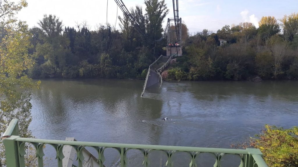 Effondrement du pont de Mirepoix-sur-Tarn : le parquet demande le renvoi de l'entreprise devant un tribunal en tant que personne morale
Le 18 novembre 2019, le pont suspendu de Mirepoix-sur-Tarn s’est effondré, provoquant la mort de deux personnes.