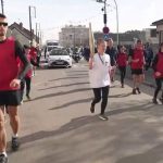 Paris 2024 : à Nogent-sur-Seine, la répétition du passage de la flamme suscite l'enthousiasme
Répétition générale à Nogent-sur-Seine, dans l'Aube, vendredi 22 mars, où les porteurs de flamme olympique s'entraînent à défiler avec policiers et gendarmes.