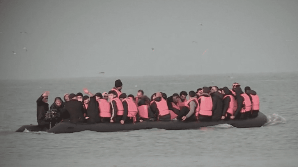 Migrants : comment les réseaux de passeurs s’organisent
Les autorités européennes ont mis au jour un vaste réseau irako-syrien, impliqué dans de nombreuses traversées de la Manche. 19 personnes ont été interpellées. Une activité illégale bien rodée.