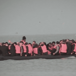 Migrants : comment les réseaux de passeurs s’organisent
Les autorités européennes ont mis au jour un vaste réseau irako-syrien, impliqué dans de nombreuses traversées de la Manche. 19 personnes ont été interpellées. Une activité illégale bien rodée.