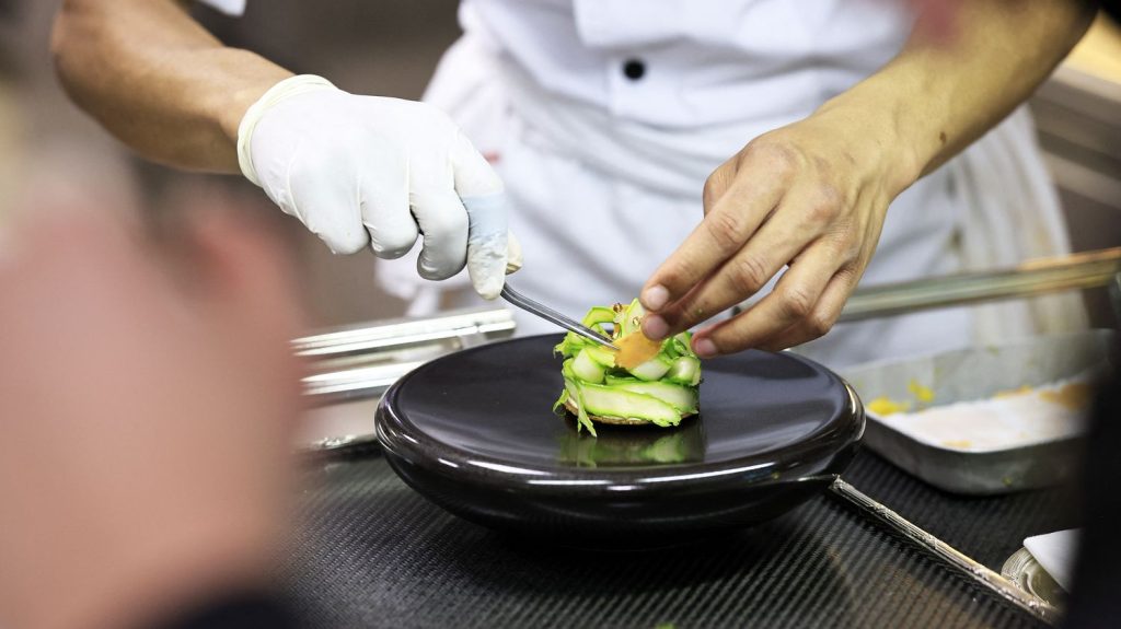 Restauration : une proposition de loi visant à imposer la mention "non fait maison" retirée à l'Assemblée nationale
Le texte du groupe Renaissance avait pour objectif d'"instaurer la transparence sur la fabrication des plats servis en restauration".
