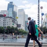 Inégalités femmes-hommes au travail : trois raisons qui expliquent le retard de la France sur certains de ses voisins
Différences salariales, manque d'accès pour les femmes aux postes de direction : la France est en retard par rapport à certains de ses voisins européens sur l'égalité femmes-hommes au travail. Catherine Bonneville-Morawski, fondatrice du cabinet de conseil en mixité Eragina, décrypte la situation.