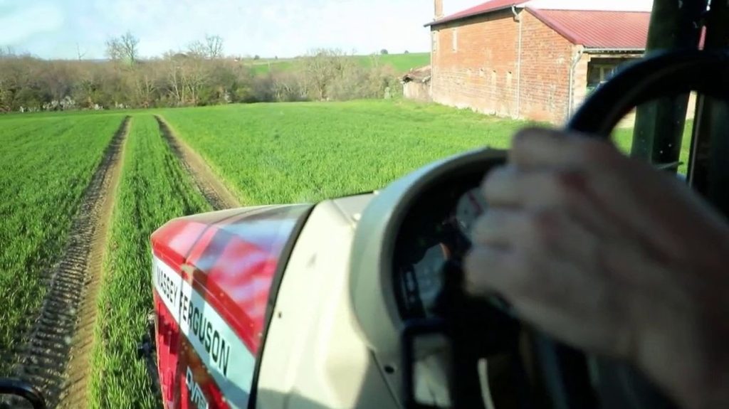 Colère des agriculteurs : le paiement des aides de la PAC suscite la crispation
En réponse à la colère agricole, le gouvernement s’était engagé à verser les aides de la Politique agricole commune (PAC), le 15 mars. Mais la mesure tarde à entrer en vigueur pour tous les agriculteurs.