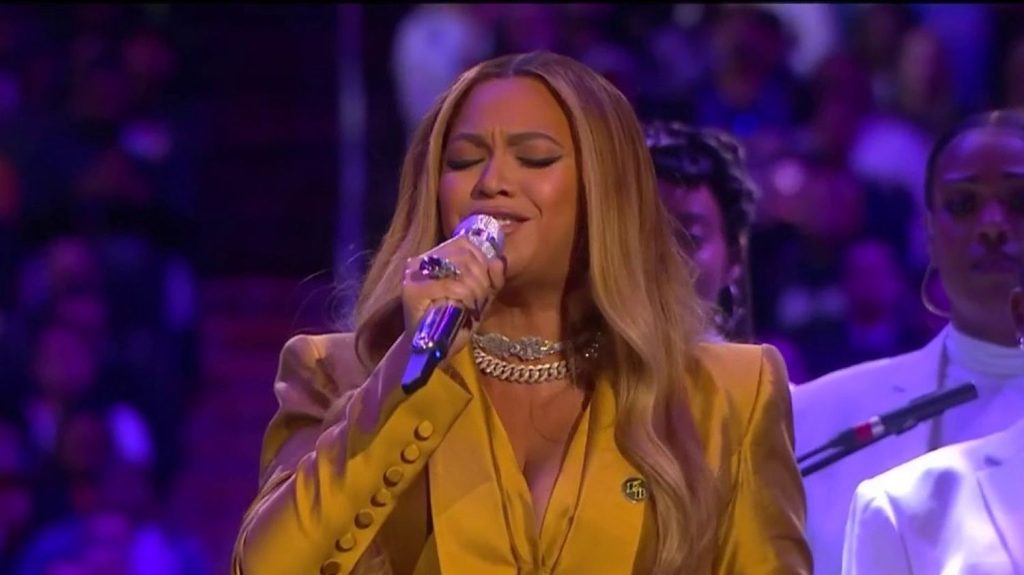 Musique : Beyoncé fait son retour avec la sortie d'un nouvel album country
Beyoncé a publié un nouvel album intitulé "Cowboy Carter", vendredi 29 mars. La chanteuse a décidé d'orienter son album vers la country, un genre plutôt réservé aux artistes blancs.