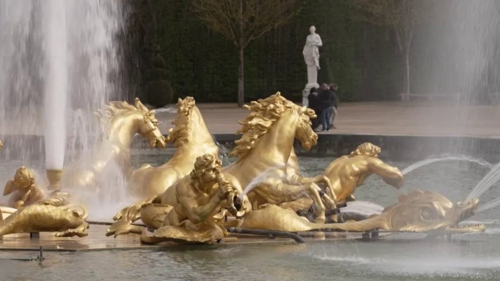 Château de Versailles : le célèbre bassin d'Apollon fait son grand retour
Le château de Versailles, dans les Yvelines, a retrouvé son célèbre bassin d'Apollon, avant les épreuves équestres des Jeux olympiques et paralympiques de Paris. La restauration de cette fontaine avait été entamée en décembre 2022.