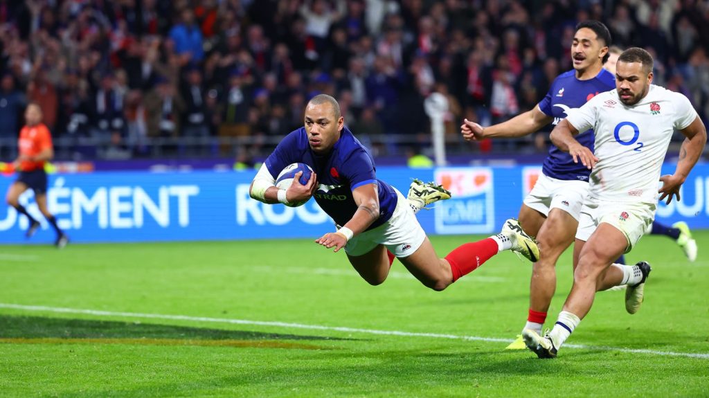 Six nations 2024 : critiqué puis décisif, le taulier Gaël Fickou ressurgit au bon moment
Tancé après quelques prestations en demi-teinte, le trois-quarts centre a haussé son niveau de jeu au fil du Tournoi, en marquant notamment un essai contre l'Angleterre samedi.