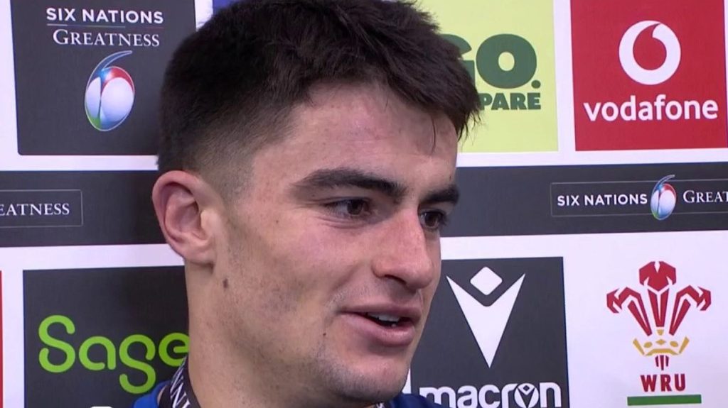 Six nations 2024 : Nolann Le Garrec, la nouvelle coqueluche du rugby français
Le XV de France affrontera l'Angleterre samedi 16 mars à l'occasion du tournoi des Six nations. Tous les regards seront tournés vers Nolann Le Garrec, 21 ans, appelé à remplacer la star Antoine Dupont.