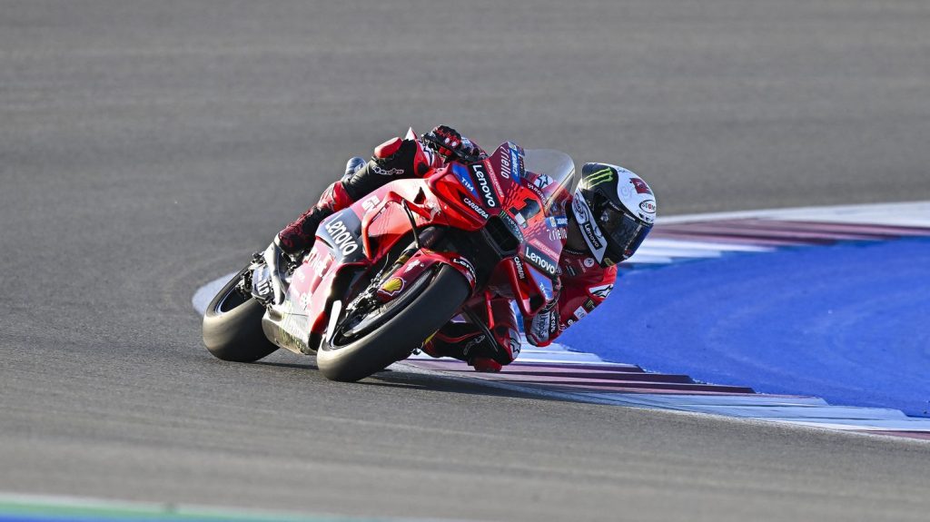 MotoGP : Bagnaia pour un triplé, Quartararo et Zarco dans l'inconnu... Ce qu'il faut savoir sur la saison 2024
Les pilotes entament ce week-end au Qatar la 76e édition du championnat de MotoGP, qui s'annonce âprement disputée malgré la domination annoncée des marques italiennes.