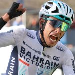 Paris-Nice 2024 : le Colombien Santiago Buitrago s'impose en solitaire au sommet du Mont Brouilly, Luke Plapp s'empare du maillot jaune
Le coureur de la Bahraïn-Victorious échoue à réaliser le doublé victoire d'étape-maillot jaune pour quelques secondes, mercredi, lors de la quatrième étape.