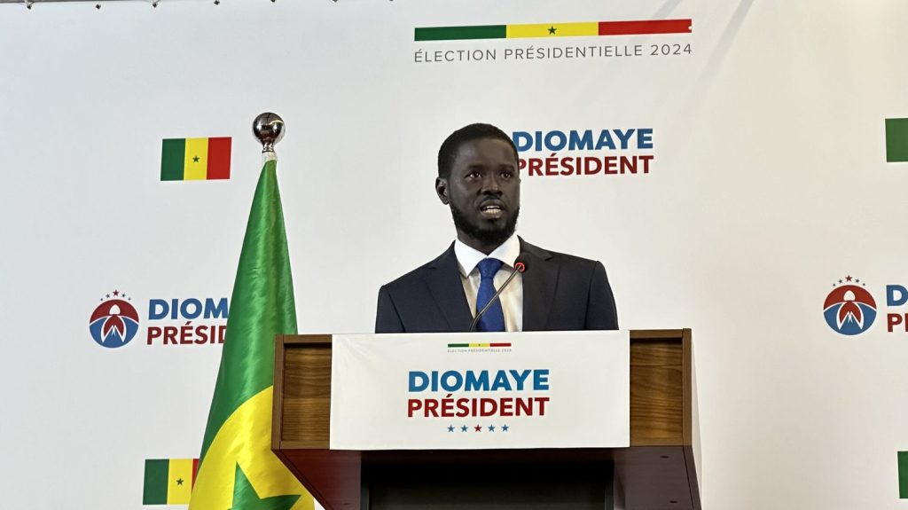 Sénégal : le nouveau président Bassirou Diomaye Faye ne veut plus du franc CFA
Le nouveau président sénégalais vient d’être élu sur la base d’un projet de "rupture". Il promet de rompre les derniers liens avec l’ancienne puissance coloniale française. Un nouveau projet monétaire, l'Eco, est justement engagé depuis 2019.