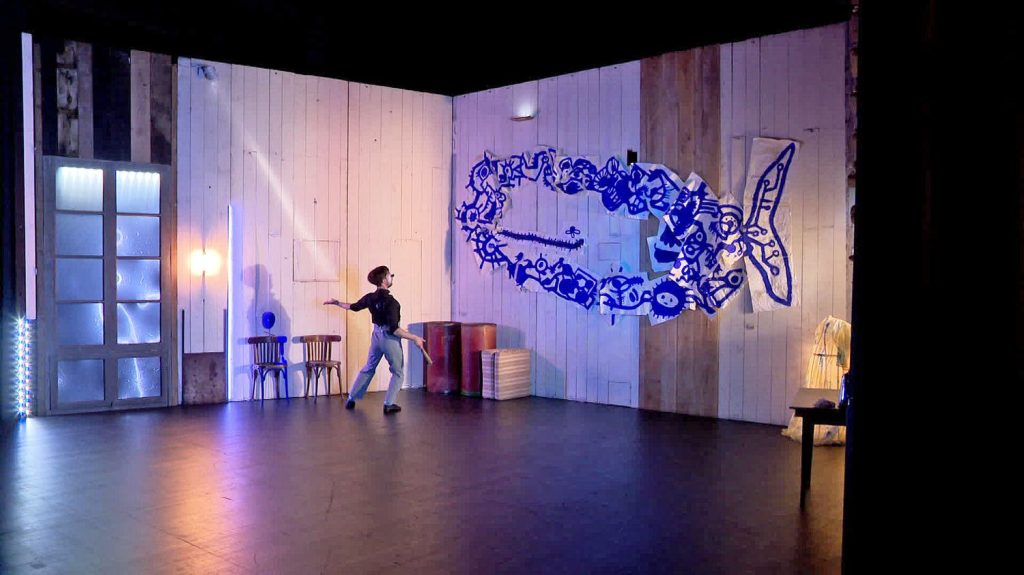 Simon Falguières revient dans un seul en scène clownesque et poétique à la Comédie de Caen
Le comédien et metteur en scène présente son nouveau spectacle jeune public. Intitulé "Morphé", ce solo embarque les spectateurs dans un voyage insolite, drôle et grave à la fois. Après Caen, il poursuit sa tournée dans plusieurs villes de France.
