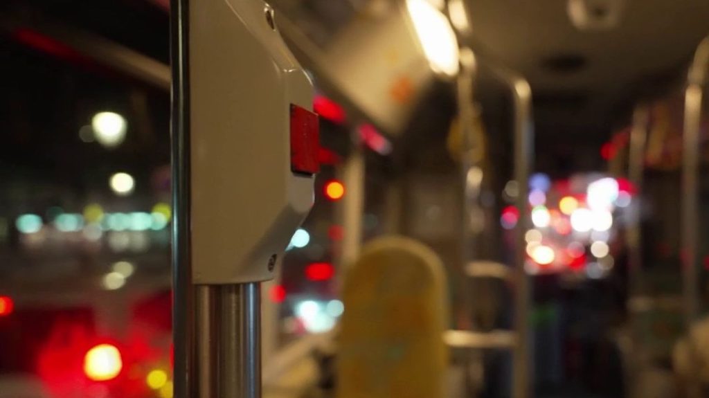 Harcèlement de rue : quelles solutions pour les nombreuses femmes concernées ?
Elles sont 75% à dire avoir déjà subi une agression sexuelle dans l'espace public. Le harcèlement de rue est un véritable poids pour de nombreuses femmes. Des solutions sont développées pour lutter contre ce phénomène.