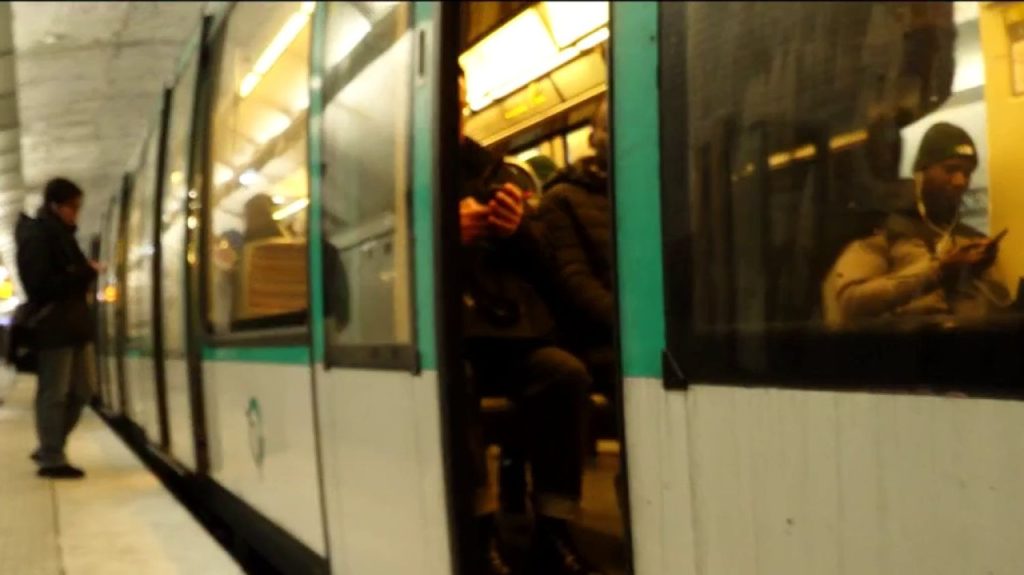 Harcèlement de rue : quelles solutions pour y faire face ?
75% des femmes reconnaissent avoir été victimes de harcèlement de rue et 60% admettent même adapter leur tenue pour éviter une situation à risque. Face à ce fléau, des solutions sont mises en place.