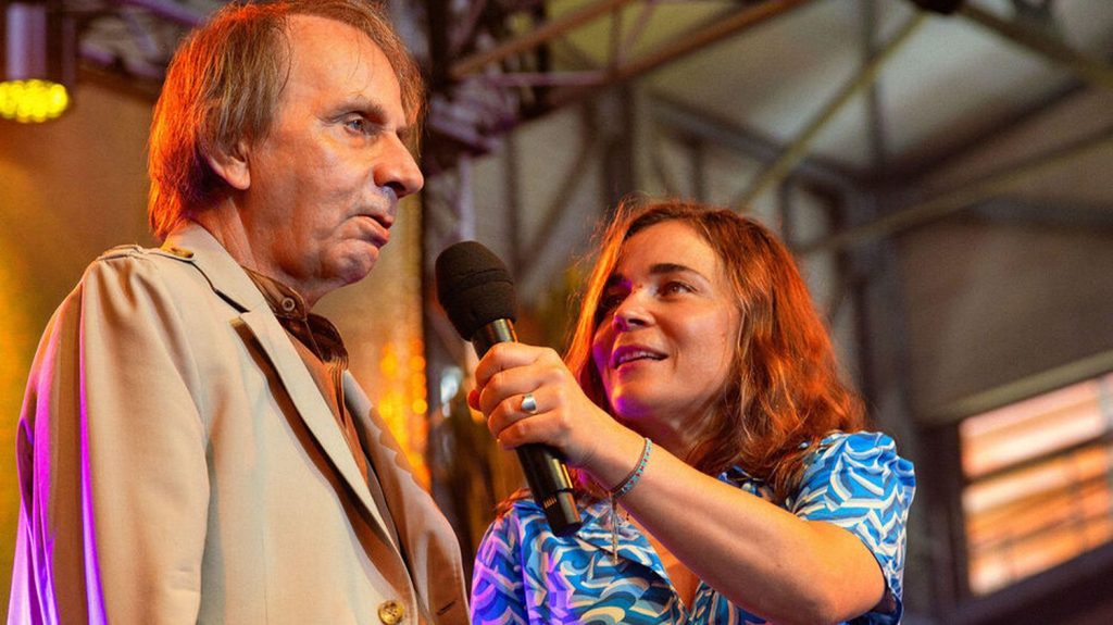 "Dans la peau de Blanche Houellebecq" : voyage en absurdie
Les sorties cinéma de la semaine avec Thierry Fiorile et Matteu Maestracci : "Dans la peau de Blanche Houellebecq" de Guillaume Nicloux et "Il reste encore demain" de Paola Cortellesi.