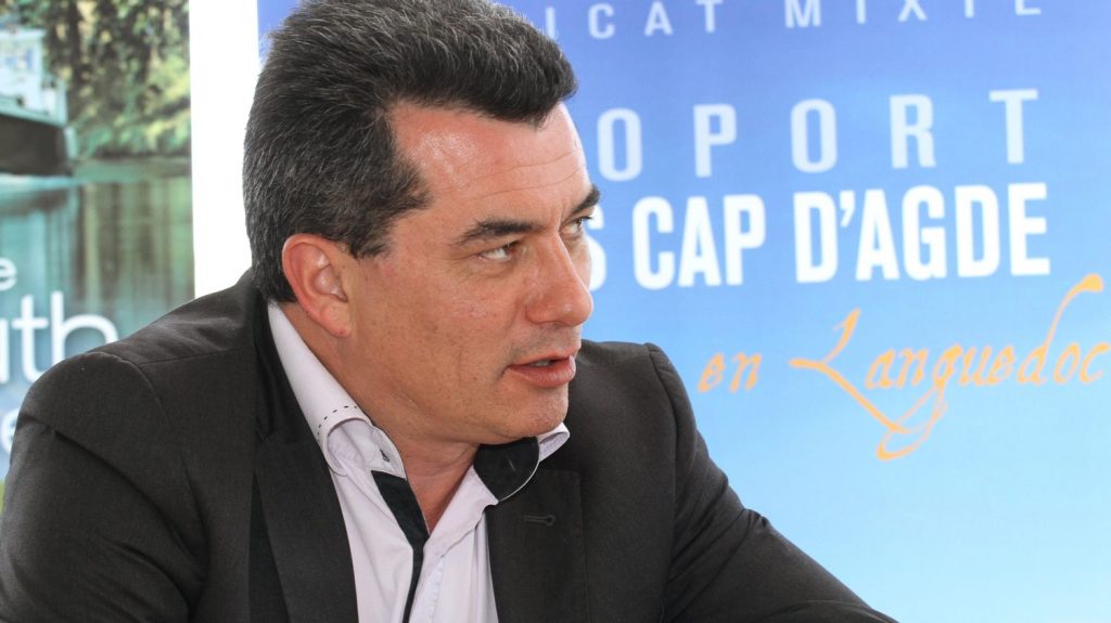 Le maire d'Agde, dans l'Hérault, en garde à vue pour des soupçons d'escroquerie en bande organisée
Gilles d'Ettore, ancien député UMP entre 2007 et 2012, âgé de 55 ans, a été placé en garde à vue à la suite d'une perquisition menée mardi matin dans la mairie de la ville.