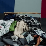 Consommation : quelle quantité de vêtements les Français jettent-ils chaque année à la poubelle ?
Selon une enquête, les Français portent seulement 30% de leurs vêtements. En chiffres, retour sur le fléau de la surconsommation de vêtements.
