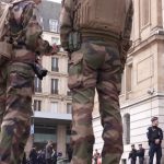 "Urgence attentat" en France : la surveillance renforcée face à la menace terroriste
Deux jours après l'attentat qui a fait 137 morts près de Moscou, en Russie, le gouvernement français a décidé de relever son plan Vigipirate au niveau "urgence attentat", dimanche 24 mars.