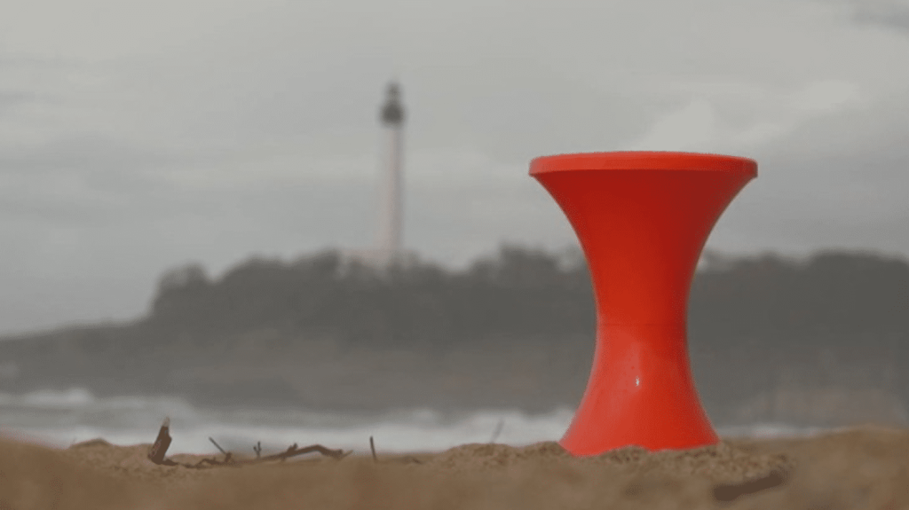 Design : le tabouret tam tam, un emblème du design français
Depuis plus de 50 ans, le tabouret tam tam est une pièce emblématique du design français. Né en 1968, il s'est vendu à plusieurs millions d'exemplaires dans le monde, et est proposé aujourd'hui dans la boutique du MoMA, le musée d'Art moderne de New York, aux États-Unis.