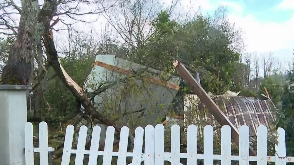 Tempête Nelson : de fortes rafales en Vendée
La tempête Nelson a commencé à balayer l'Ouest, et notamment la Vendée, où la ville de Challans a été durement touchée par un phénomène très localisé, dans la soirée du mercredi 27 mars.