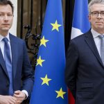 Européennes 2024 : la tendance des profils non politiques sur les listes touche tous les partis
Pour les élections européennes du 9 juin, les partis, quelque soit leur tendance, cherchent à recruter des expertises en dehors du champ politique. LFI a déjà une juriste sur sa liste, le RN a attiré l'ancien patron de Frontex, et LR vient de recruter un militaire.