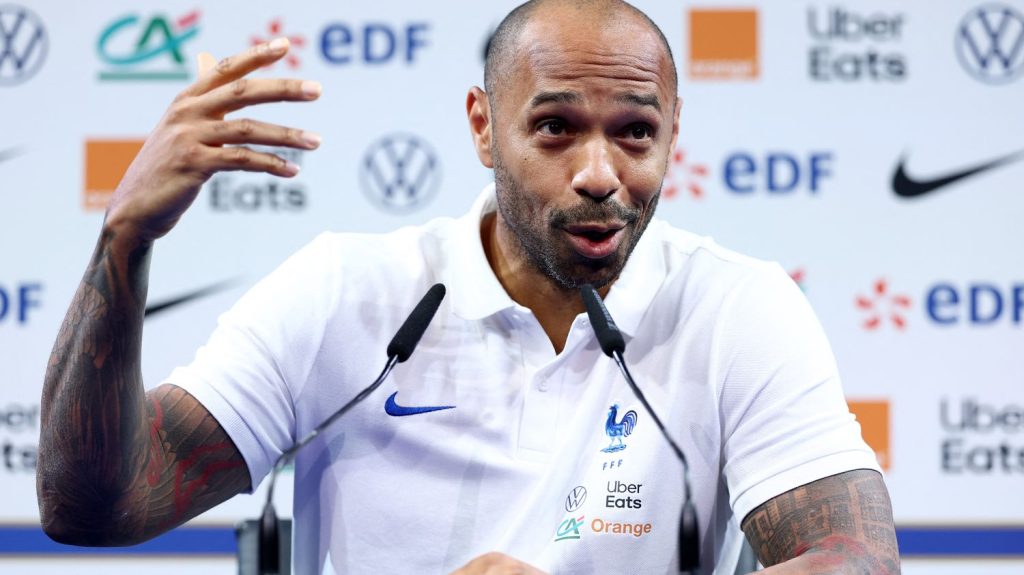 Paris 2024 : le casse-tête de Thierry Henry pour former l'équipe de France de football olympique
Le sélectionneur de l'équipe de France Espoirs éprouve toutes les peines du monde à former son équipe pour le rendez-vous olympique cet été. Le tirage au sort de la compétition a lieu ce mercredi.